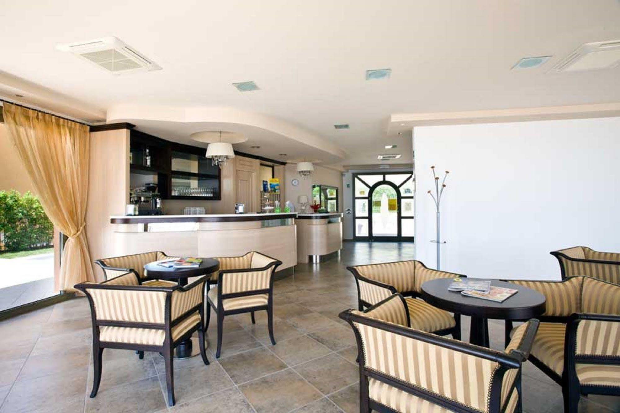 Residence Besass, Gtsgroup ติญญาเล ภายนอก รูปภาพ